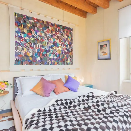 Апартаменты Night At The Museum - Free Parking By Rent Комо